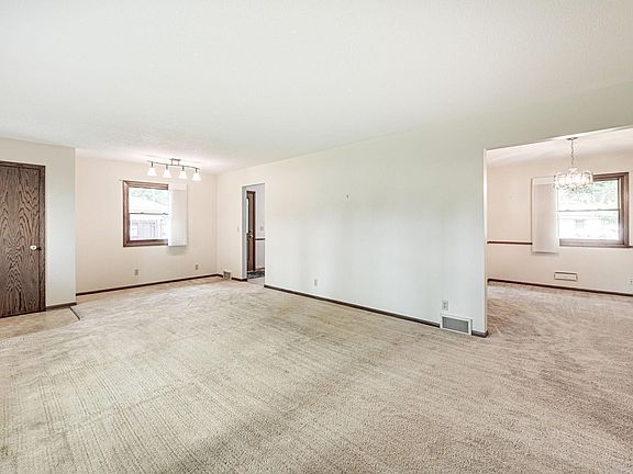 4th image of 10800 Kell Ave S