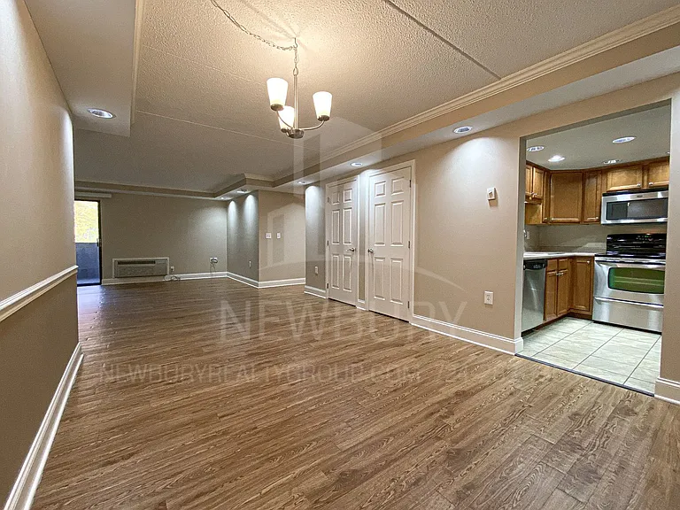 530 N Main Street - The Townhouse. — Photo 27