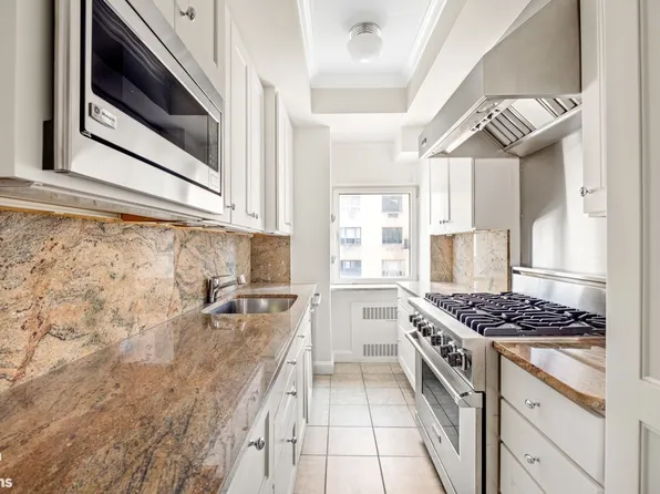 870 5th Avenue image 7 of 19