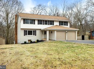 8017 Lake Dr, Manassas, VA