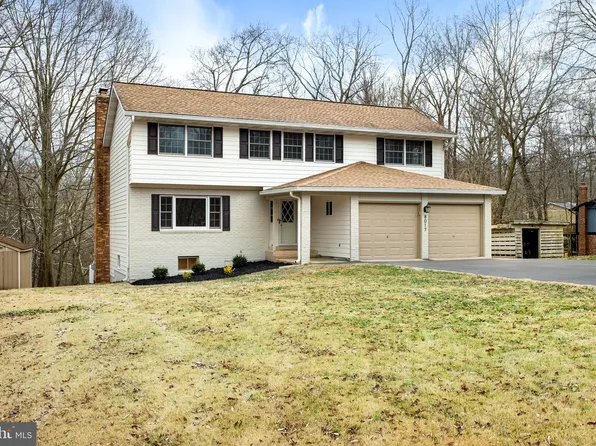 8017 Lake Dr, Manassas, VA 20111