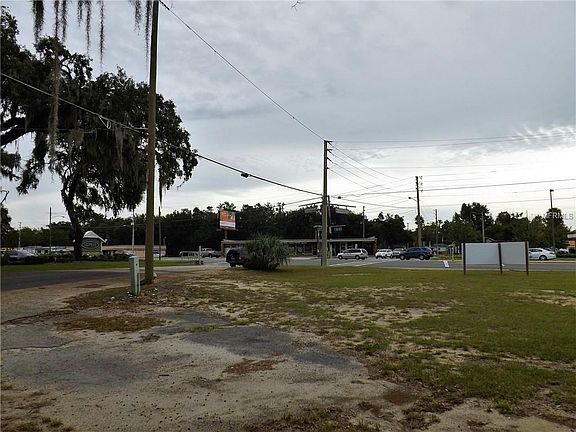 5th image of 900 W North Blvd