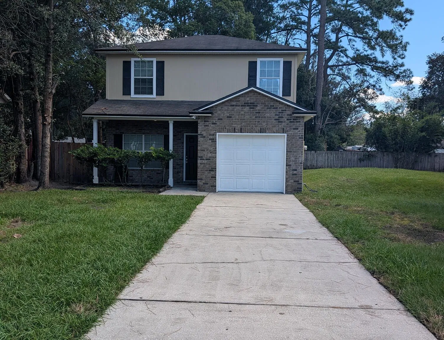 4 bed, 2.5 bath, 1624 sqft, $2,500 — Photo 1