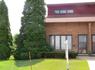 679 Morningside Ct, Roselle, IL 60172