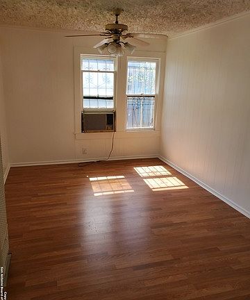 2nd image of 3330 W Laurel