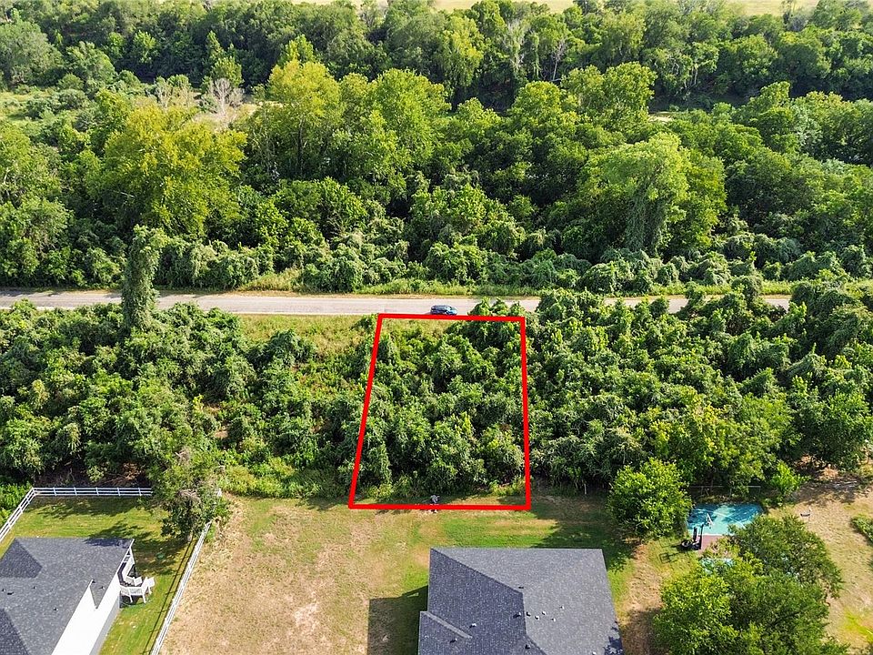 1st image of 931 E Riverside Dr