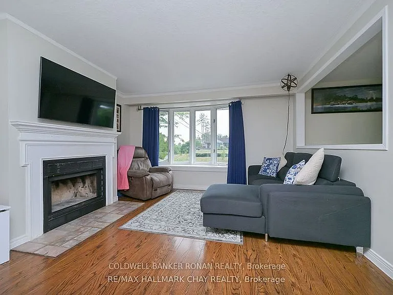 8 Doner St #UPPER LEVEL — Photo 5