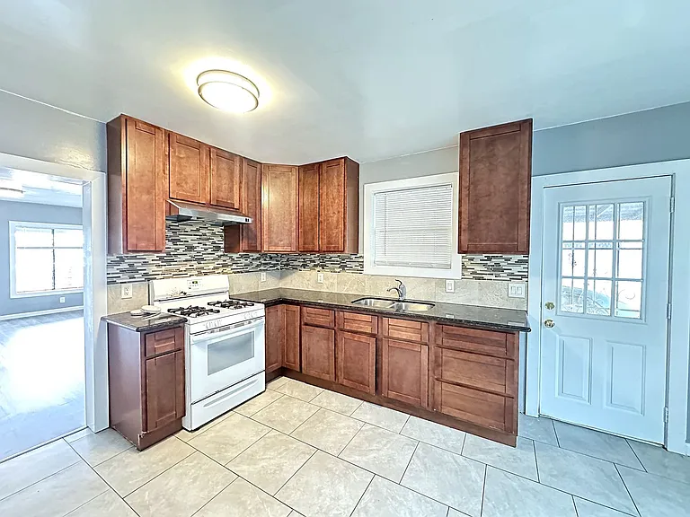574 Duboce Ave — Photo 4