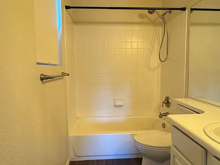 7660 Amberly Dr — Photo 9