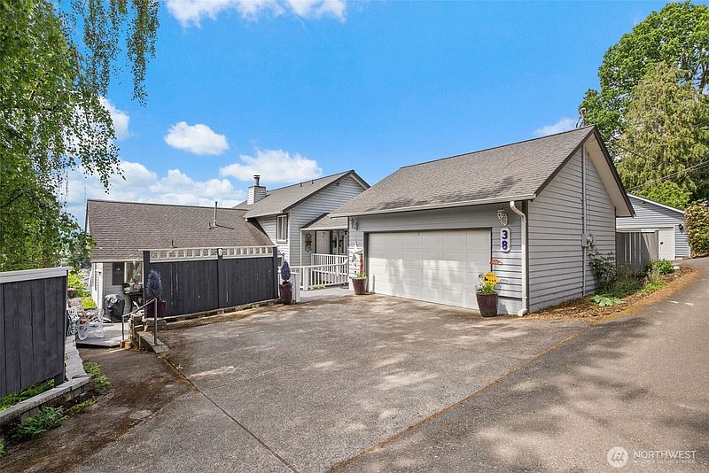 3rd image of 38 SE Washington Avenue