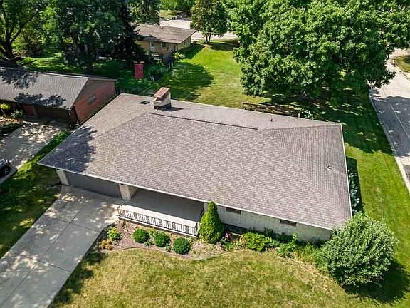 2nd image of 728 Tamarack Ln