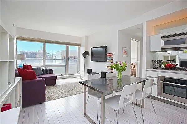 Sold by R New York | media 2