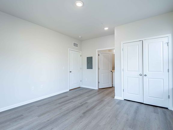 5th image of 11 Wildflower Ln