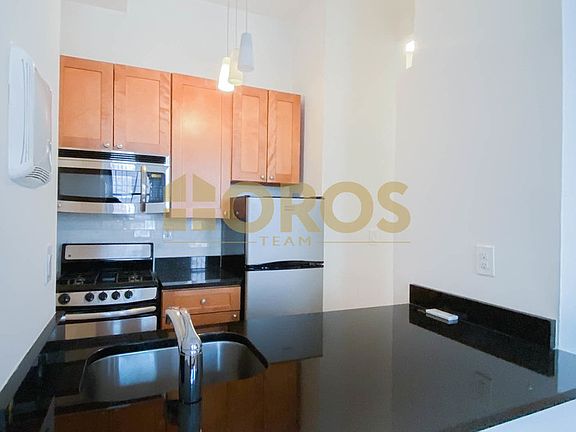 5th image of 333 Grand St APT 2W