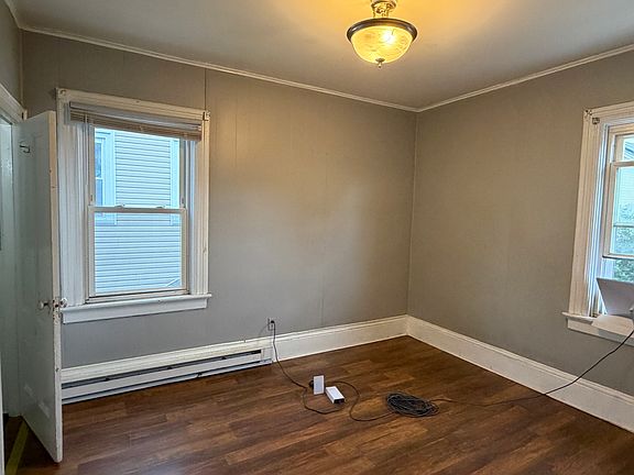 4th image of 19 Covell St APT 2