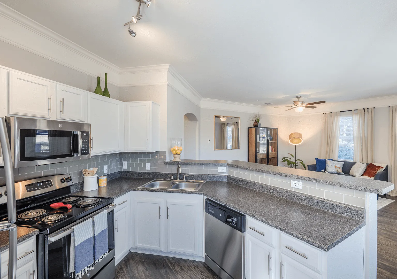 Parmer Place — Photo 1