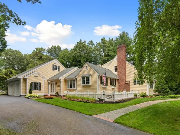 22 Westover Dr, Lynnfield, MA 01940