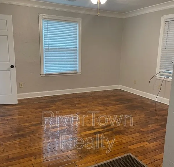3334 Southern Ave — Photo 2