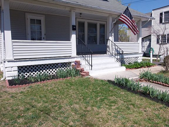 3rd image of 129 Lien St