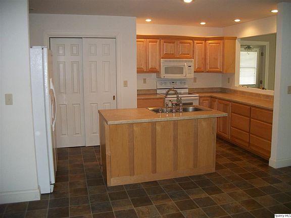 Home for Sale in Quincy, IL $109,000