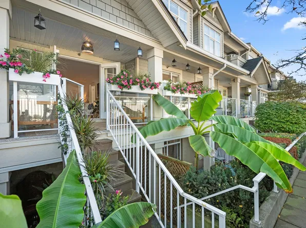 15621 Marine Dr #203, White Rock, BC V4B 1E1