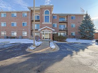 881 N Swift Rd Unit 206, Addison, IL 60101