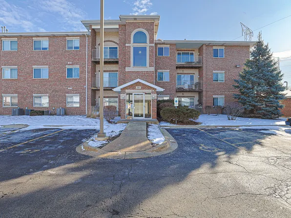 881 N Swift Rd Unit 206, Addison, IL 60101