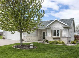 912 Whisper Falls Ct, Menasha, WI 54952