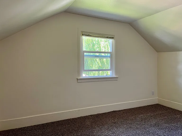2315 Queen St — Photo 24