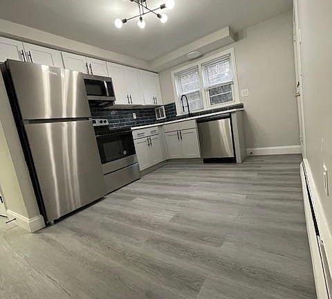 3rd image of 338 Park Ave #3