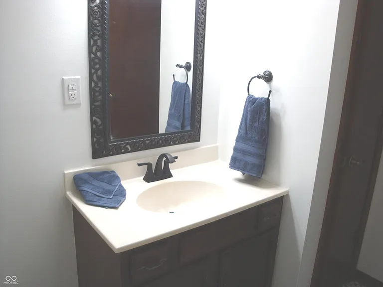 8154 Old Farm Ln — Photo 9