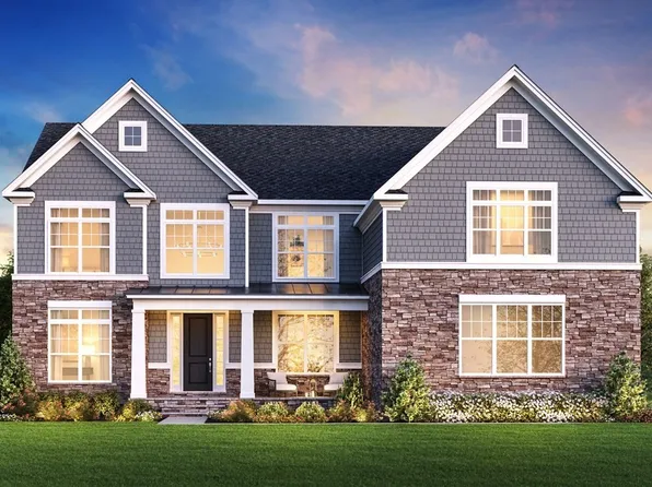 53 Chamberlain St, Hopkinton, MA 01748