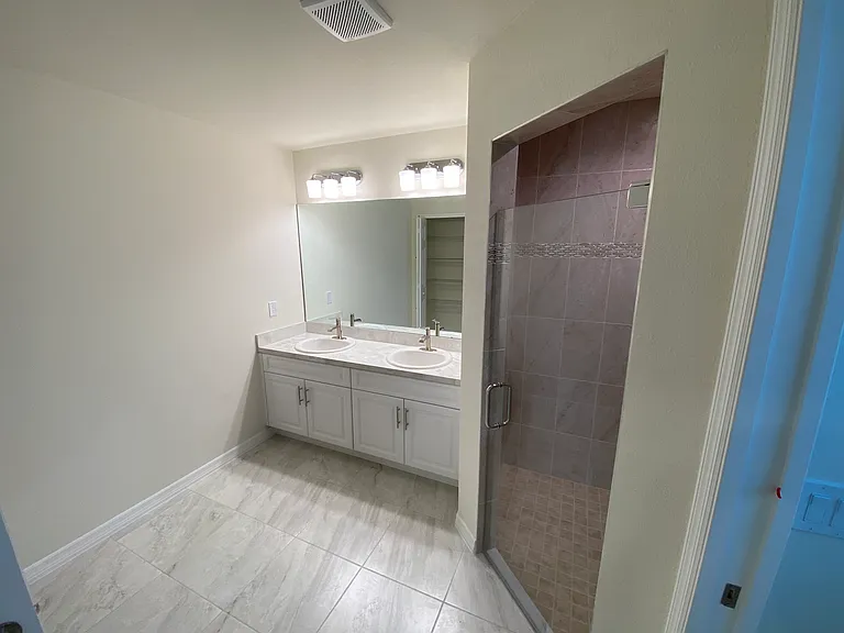 1318 NE 2nd Ave — Photo 12