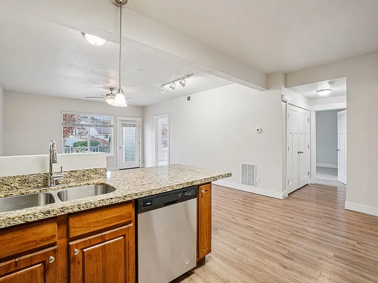 2 bed 2 bath