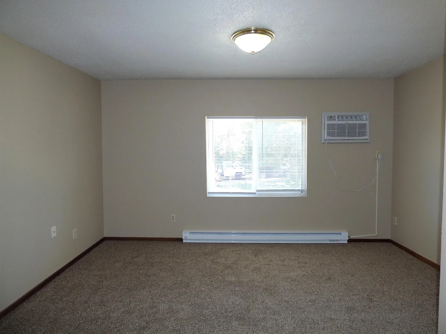 2 bed, $895 — Photo 2