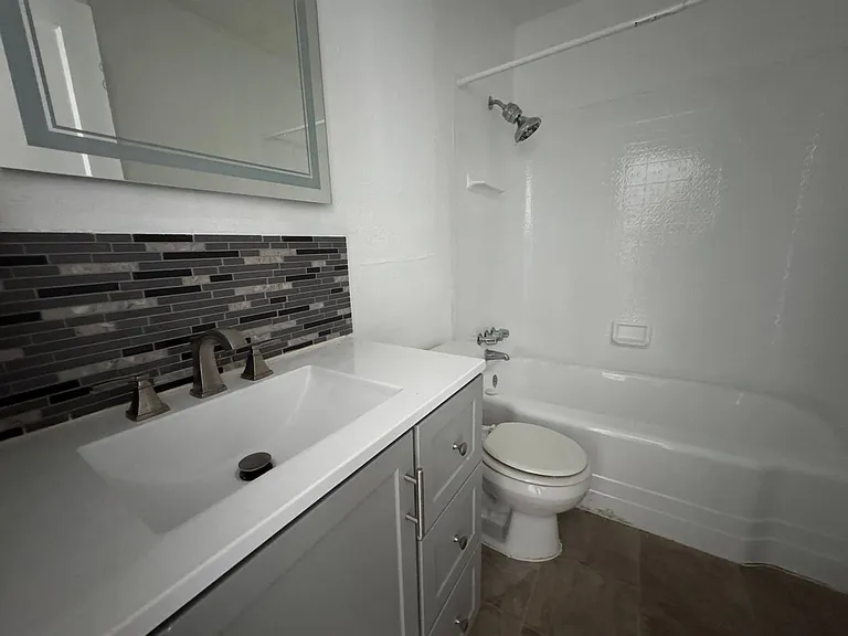 805 W Dean Ave — Photo 10