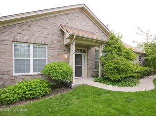 570 Countryfield Ln, Elgin, IL 60120