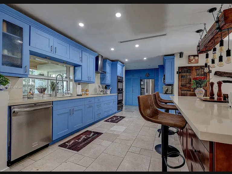 8520 SW 87th Ave — Photo 7