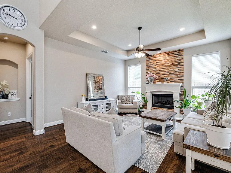 7148 Chelsea Dr — Photo 5
