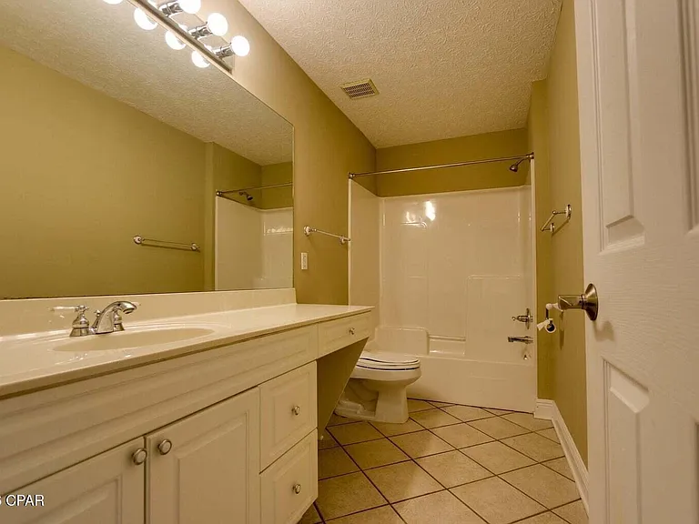4026 Oak Forest Dr — Photo 16