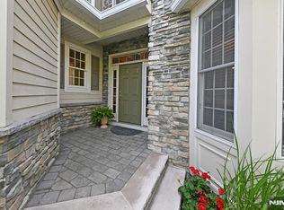 3 Schindler Ct, Upper Saddle River, NJ 07458
