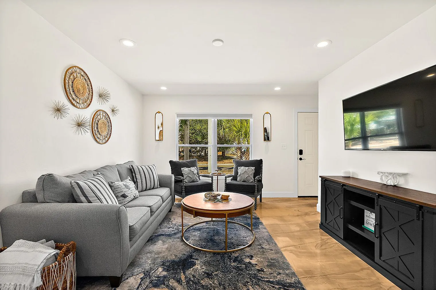 2 bed, 1.0 bath, 1194 sqft, $2,829 — Photo 1
