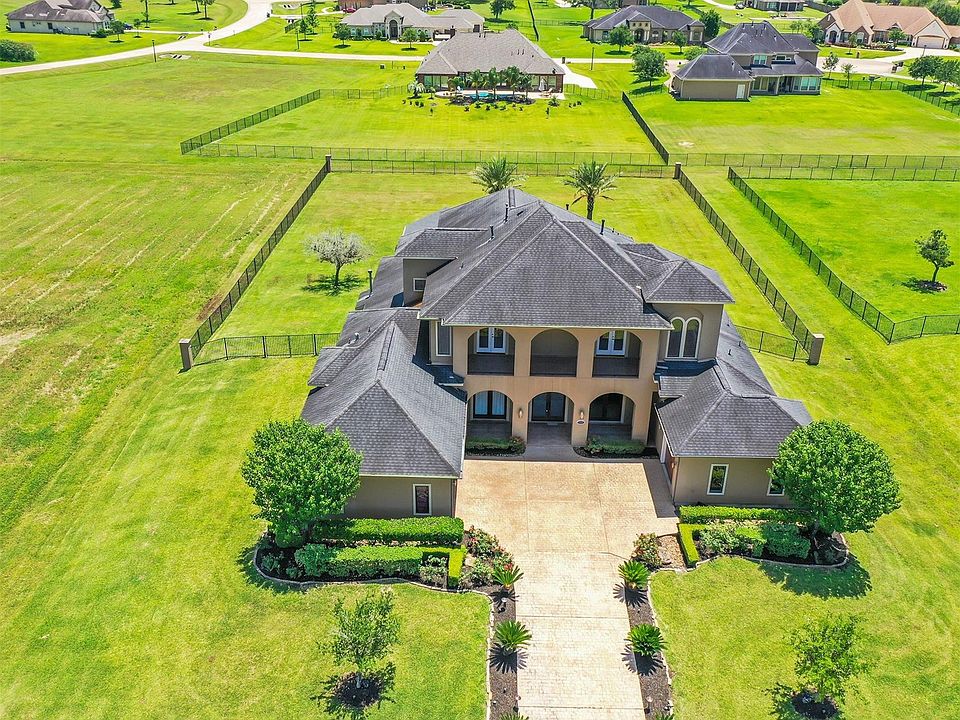1st image of 8418 Den Oak Dr