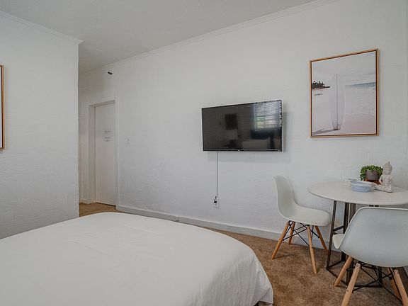 5th image of 2500 Pacific Ave APT 1