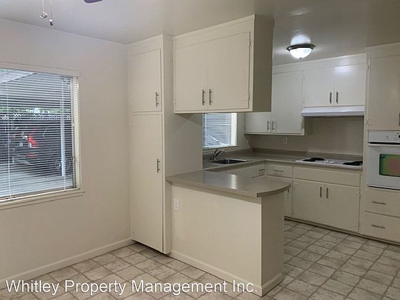 3rd image of 416 Waverley St APT 2