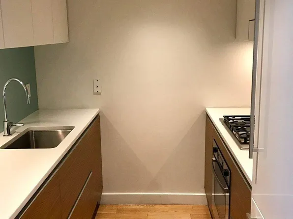 555 West 59th Street image 4 of 5