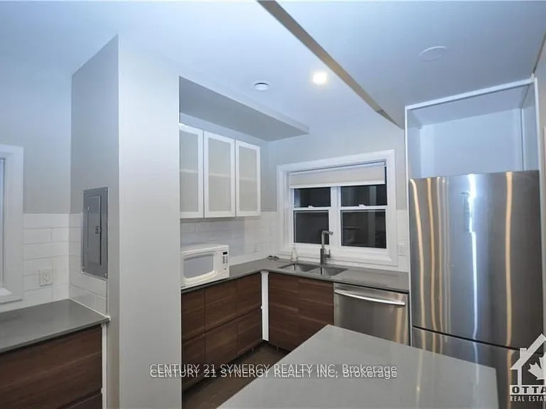 571 McLeod St #2 — Photo 2
