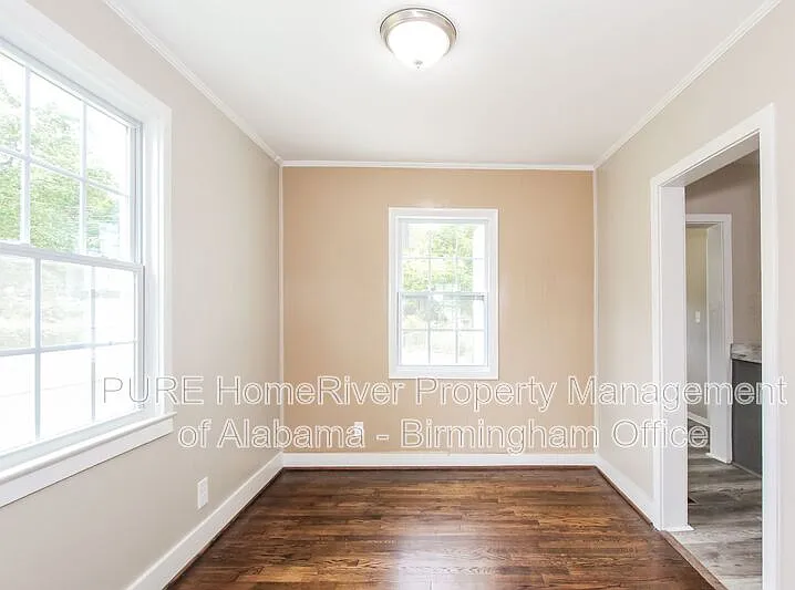 208 22nd St SW — Photo 4