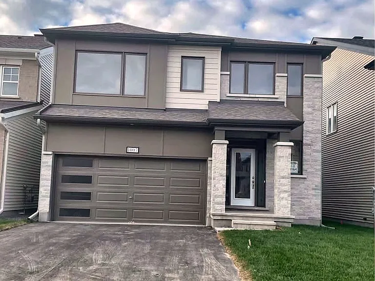 1007 Showman St — Photo 1