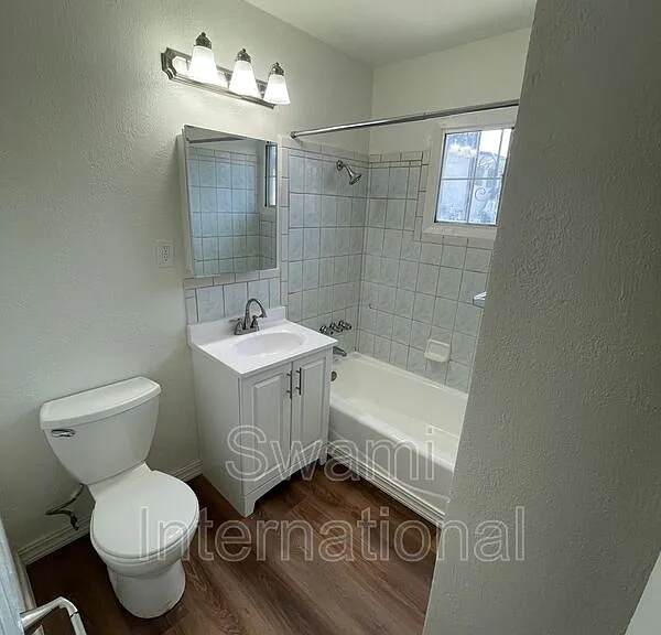 724 W 80th St — Photo 19